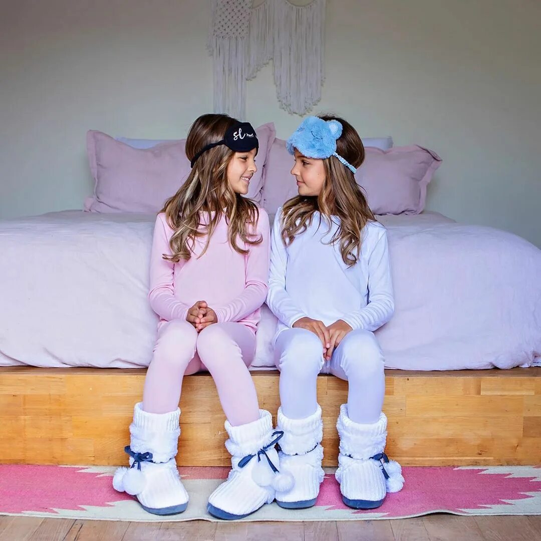 Twin instagram. The rybka twins фото. Близнецы gülcan & sahinur. Близняшки rybka twins. Клементс близнецы выросли.