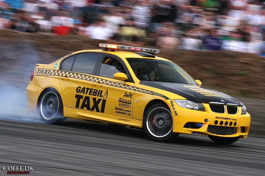 Дрифт такси катаем красивых. Бмв м5 такси. bmw m5 e60 gatebil. такси гоночная машина. дрифт такси.