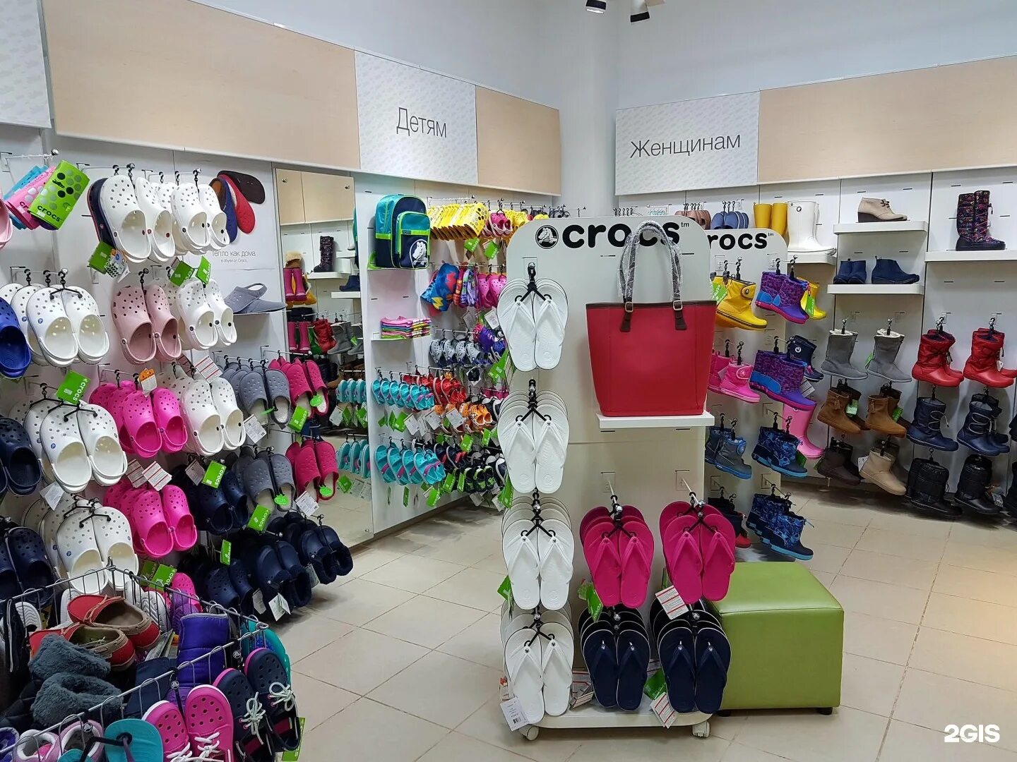 Магазин Планета Набережные Челны. Crocs Набережные Челны магазин. Обувной магазин Набережные Челны торговый квартал. Детская обувь Набережные Челны. Обувь набережные челны каталог