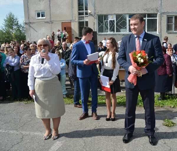 Директор камчатской школы. Лицей 46 Петропавловск-Камчатский. Директор школы 1 Петропавловск Камчатский. Учителя 42 школы Петропавловск Камчатский. Учителя школы 1 Петропавловска Камчатского.