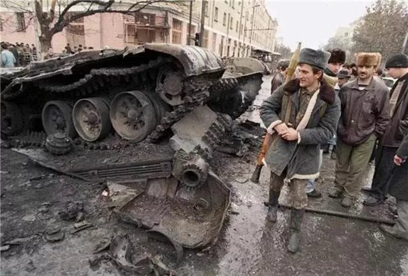 1994 год 1 декабря. Ноябрьский штурм Грозного 1994. Чечня 1994 штурм Грозного. Чечня 1995 штурм Грозного дудаевцы. Чечня Грозный 1995 танки.