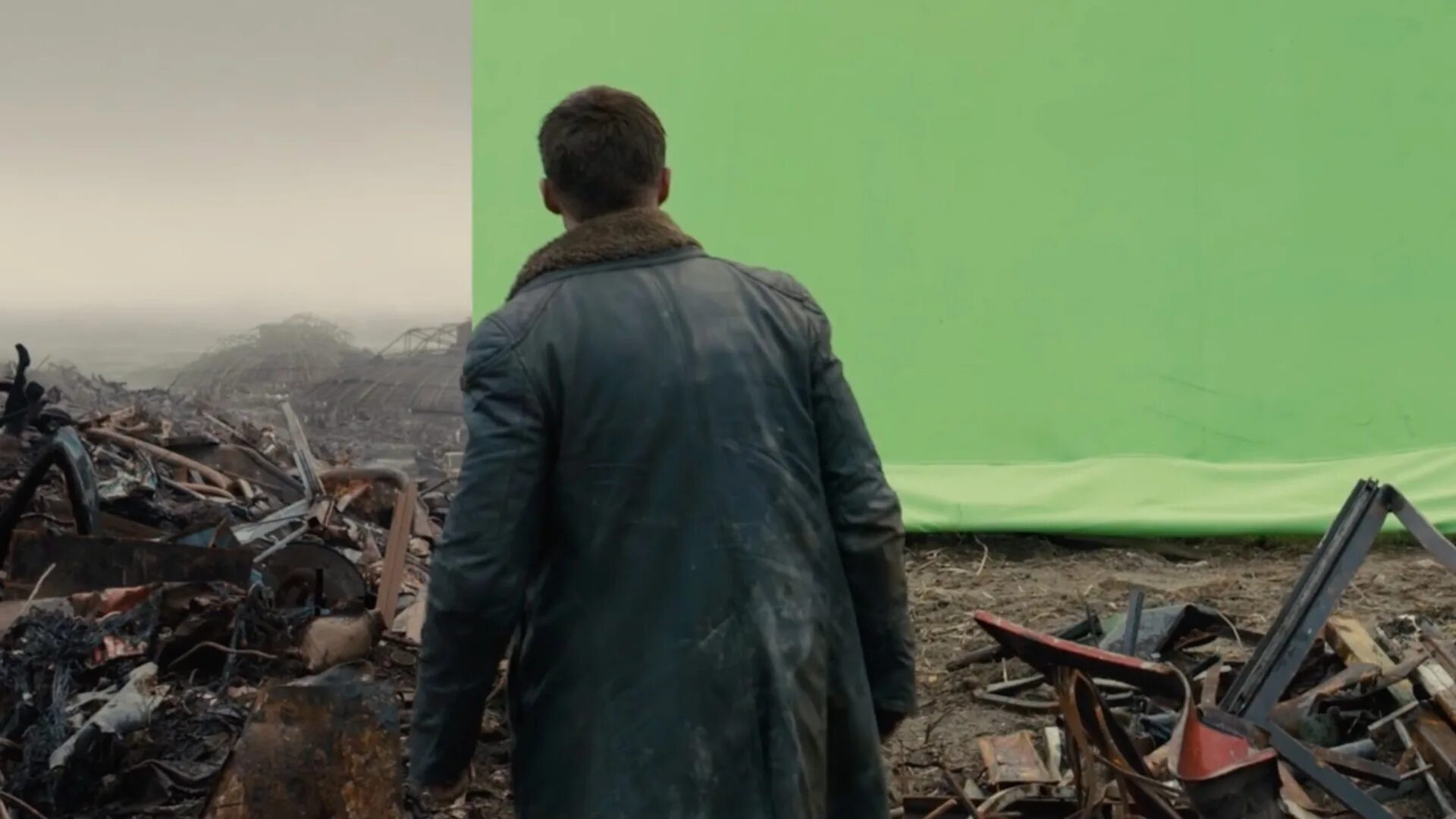 Бегущий по краю дата выхода. Ридли скотт blade runner 2049. blade runner 2049 кадры. бегущий по лезвию 2049 свалка. гослинг бегущий по лезвию.