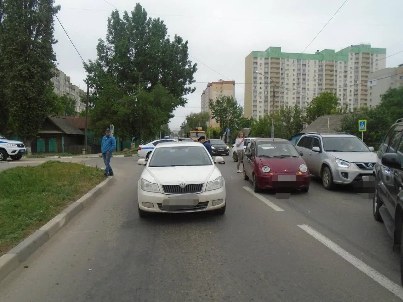 Машины в Саратове. Машины Энгельса. Калужская 15 Энгельс.