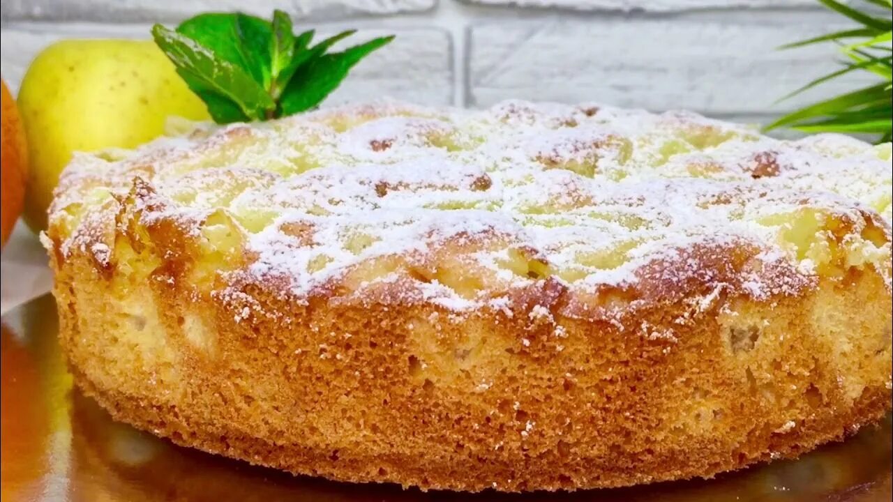 Пирог с заварным кремом. Шарлотка польская рецепт с заварным кремом яблоками. Польский яблочный пирог. Польская шарлотка. Шарлотка польская рецепт с заварным кремом яблоками.