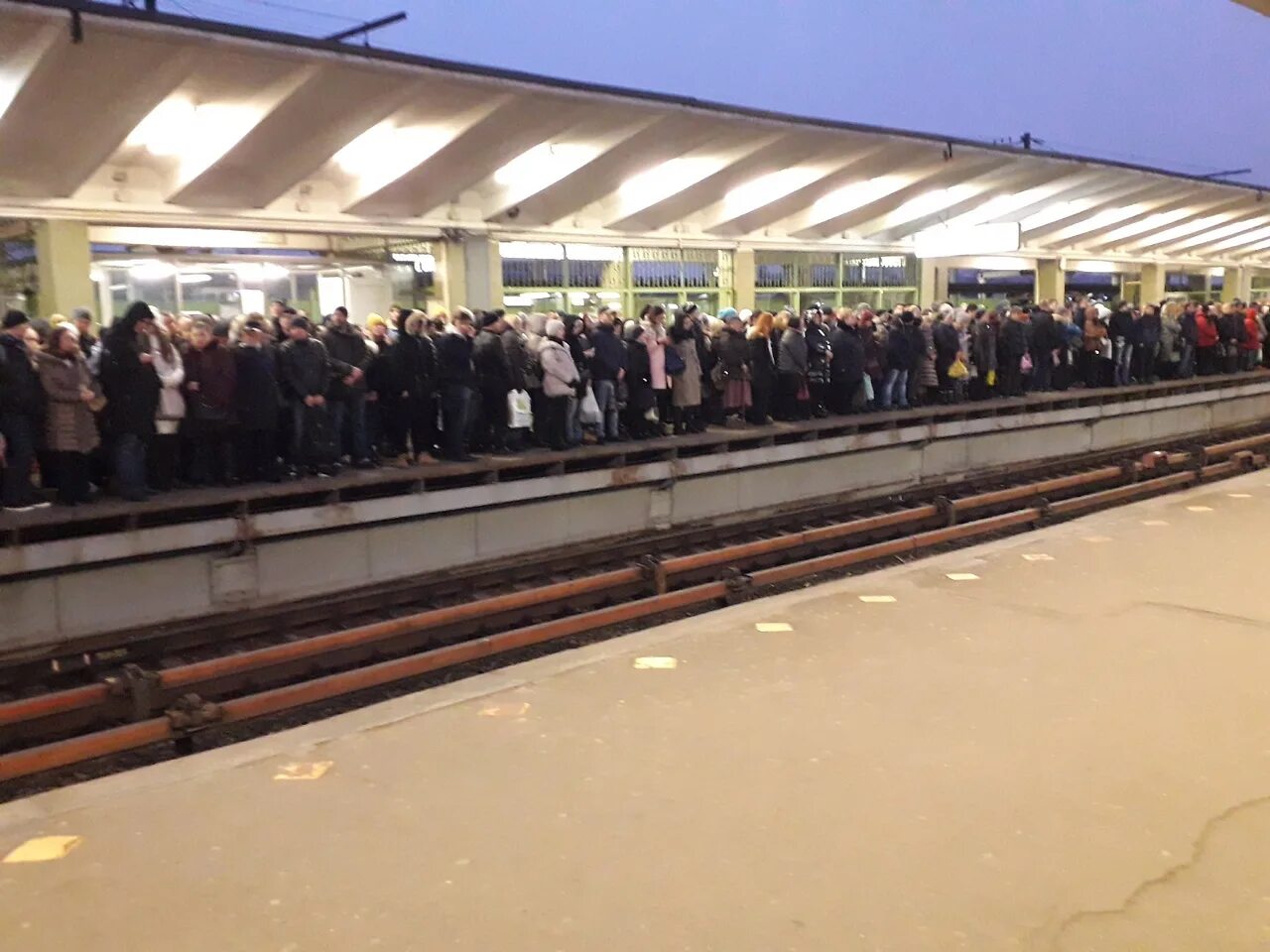 Метро выхино закроют. Станция метро Выхино. Станция метро Выхино Москва. Станция Выхино Москва. Станция Выхино платформы.