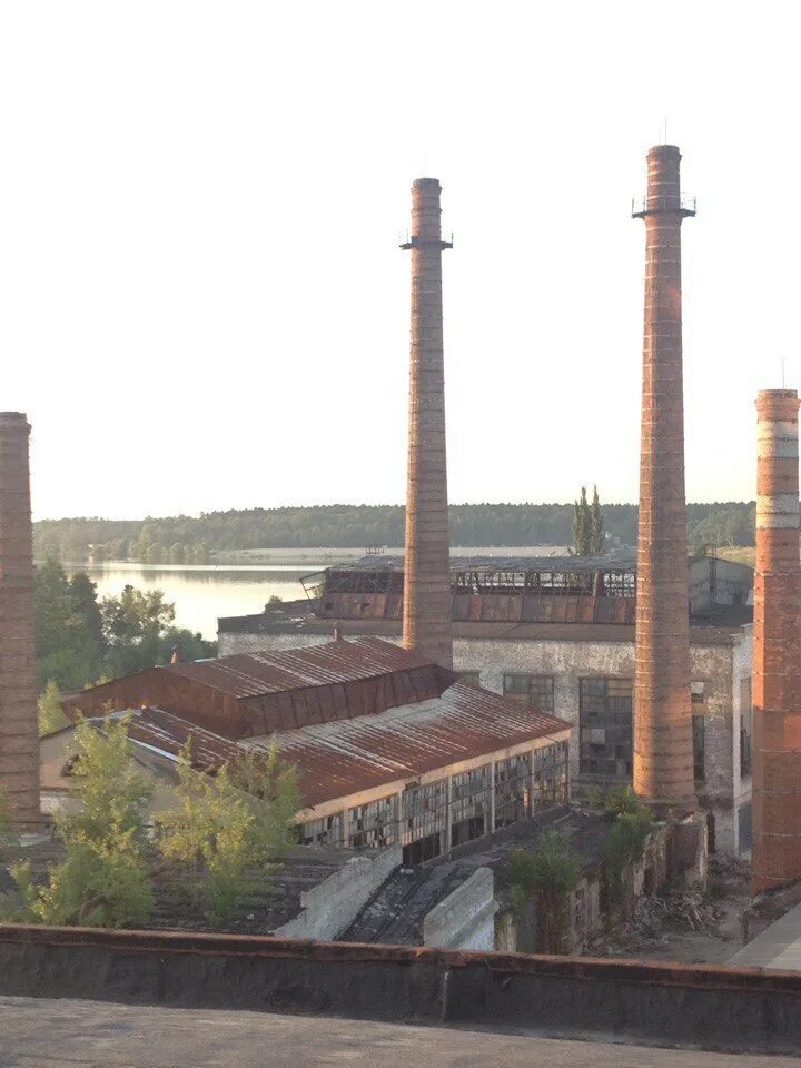 гусь хрустальный завод здание. гусь-хрустальный стекольный завод здание. дзержинский завод гусь-хрустальный. гусевский стекольный завод имени ф. гусь хрустальный хрустальный завод заброшенный.