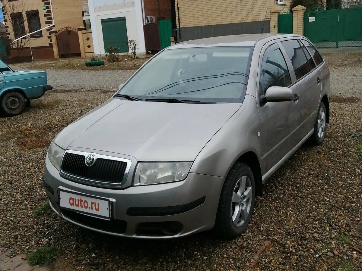 Купить шкоду фабию 1.6. Шкода Фабия 2007 1.2. Skoda Fabia 2007. Шкода Фабия 1.2 седан 2007. Шкода Фабия 2 2007 год 1.2.