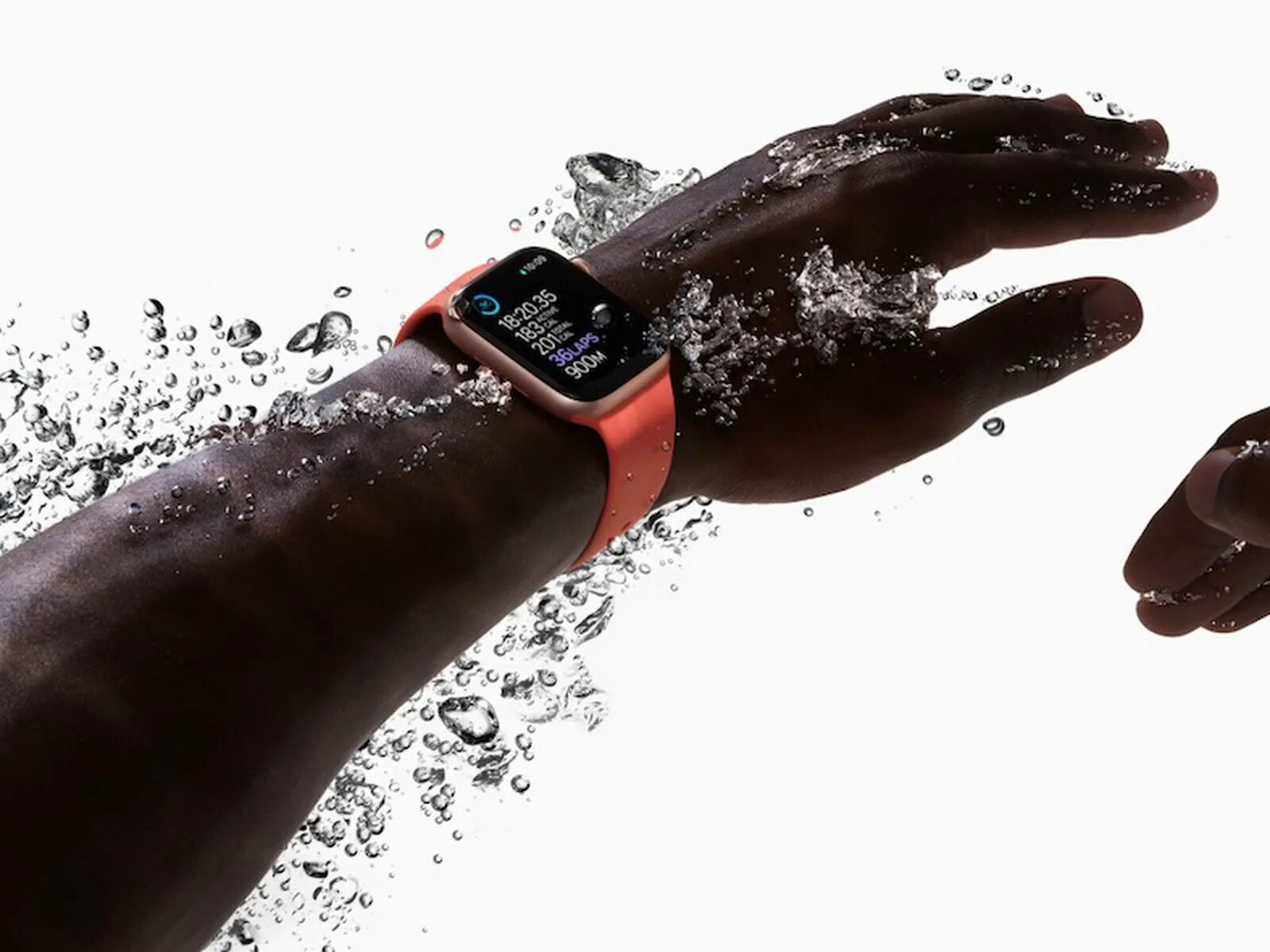 Смарт часы в воде. Apple watch Series 6. Apple watch в воде. Apple watch 8 водонепроницаемость. Умные часы Apple watch водонепроницаемые.