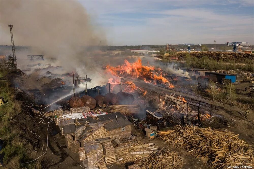 Сгорело оборудование. Поселок ЛПК Томск. ЛПК 2 поселок Томск. Сгорел завод ЛПК. ПОАР Томск пос. Дзержинское.