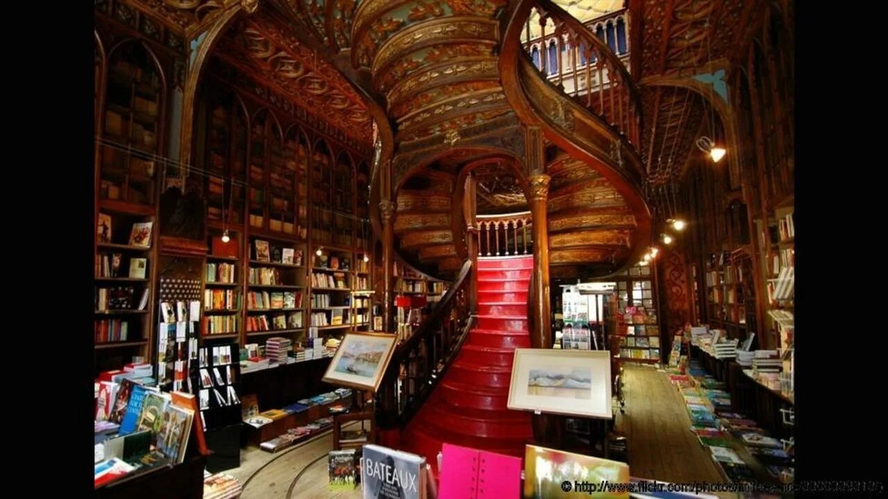 Книжный магазин в Португалии Лелло. Книжный магазин Lello порту.