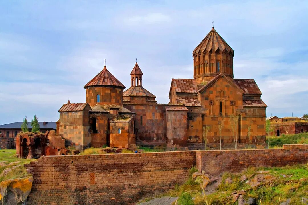 Монастырь мцыри в грузии. Арцах армения. Талинский собор армения. Архитектура церкви апостолов в византии. Тигранакерт арцах.