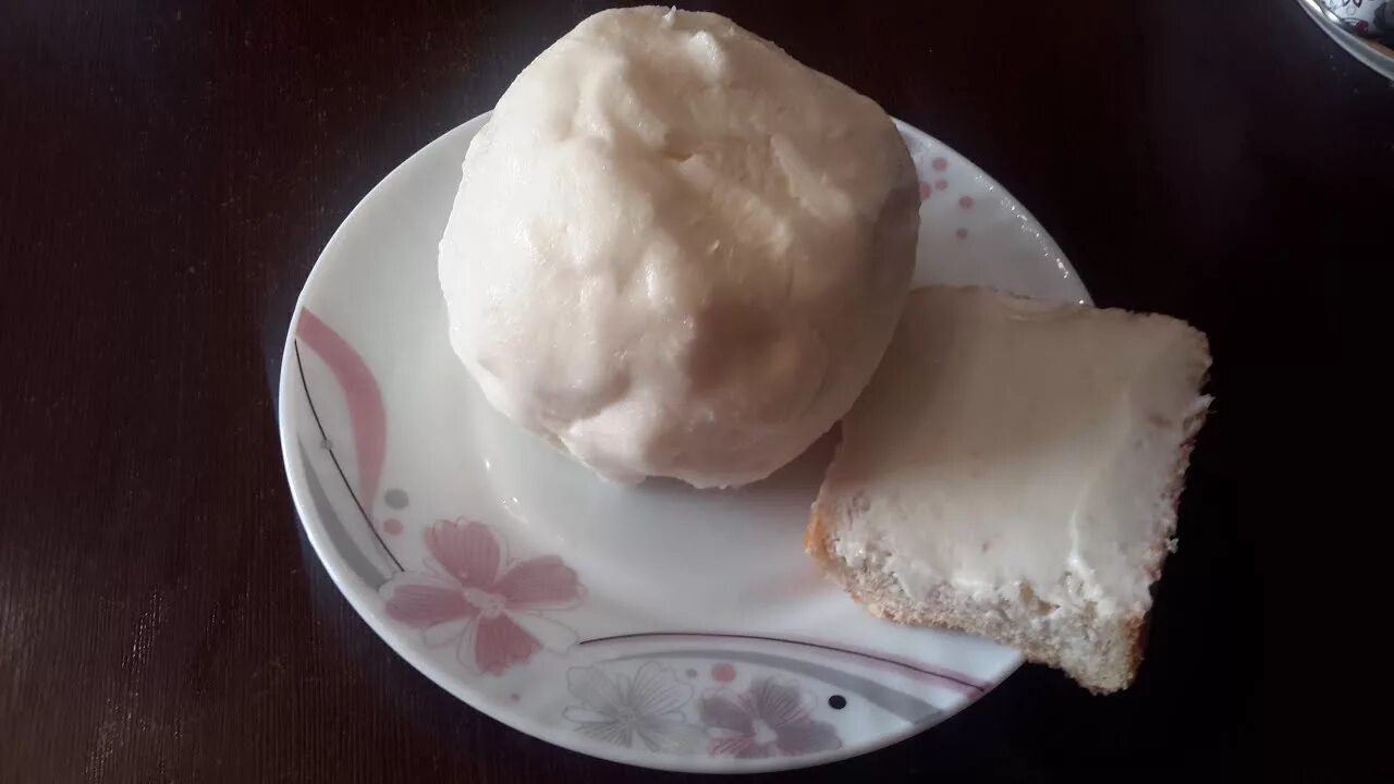 Сливочное масло сливки сметана. Чухонское масло. Рецепт масла из домашней сметаны. Как сделать масло из сметаны. Домашнее вкуснее масло.