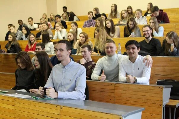 Спбгу первый курс. Студентки 1 курса. Факультет математики и компьютерных наук спбгу. Студент первокурсник. Спбгу университет санкт-петербург.