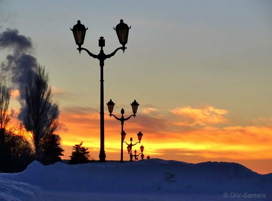 Зимний закат цитаты. Рассвет зимой. Зима туман солнце. Зима солнце. Зимний закат.