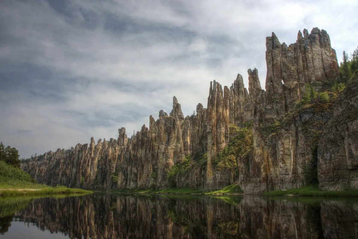 Фото республики саха якутия. Река Сиинэ Якутия. Синские столбы Саха. Синские столбы. Республика Якутия. Река синяя Республика Саха Якутия.