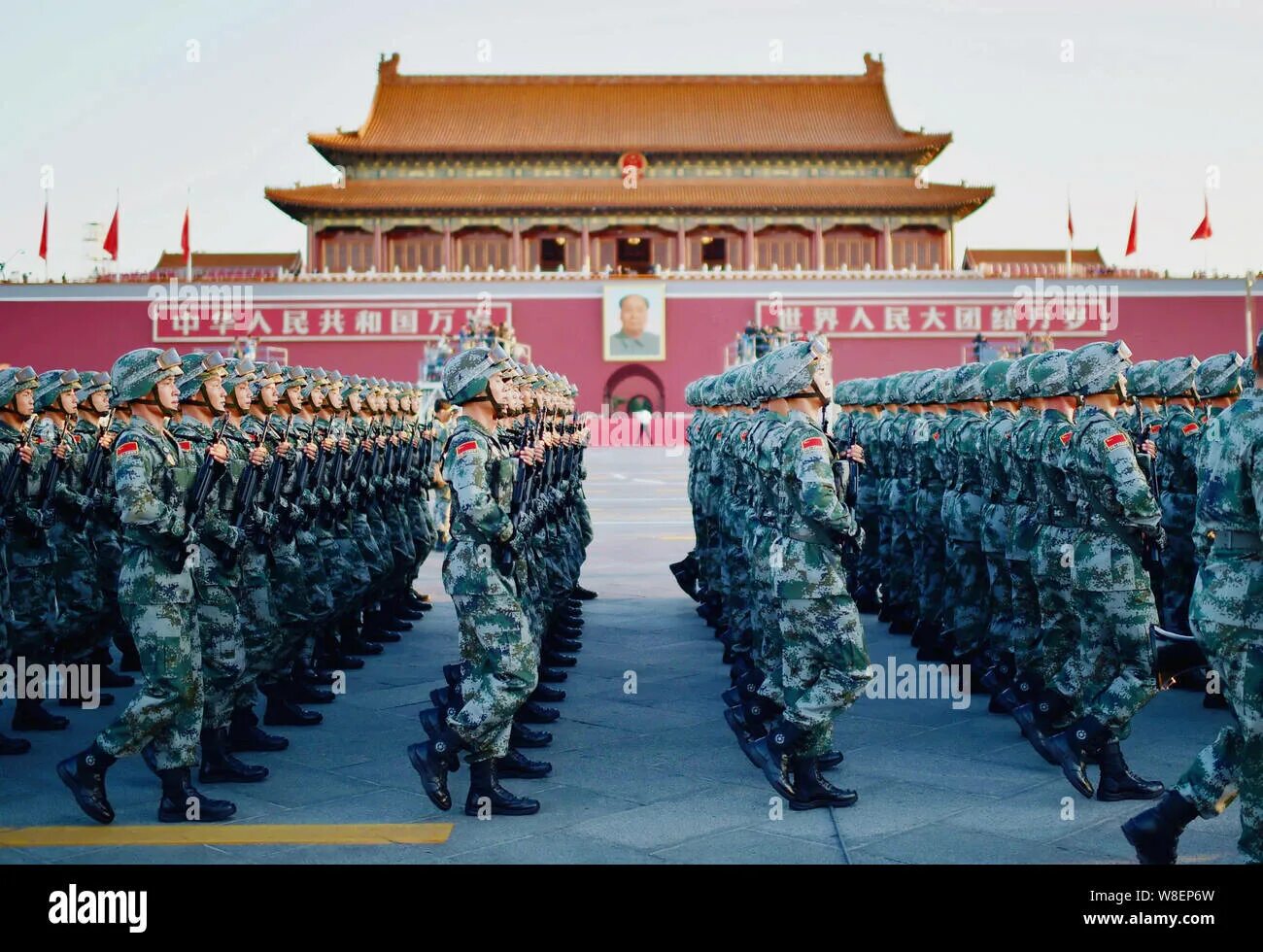 Китайская народная республика есть. Флаг НОАК КНР. Современная армия Китая. Огромная китайская армия. Армия китайской Республики.