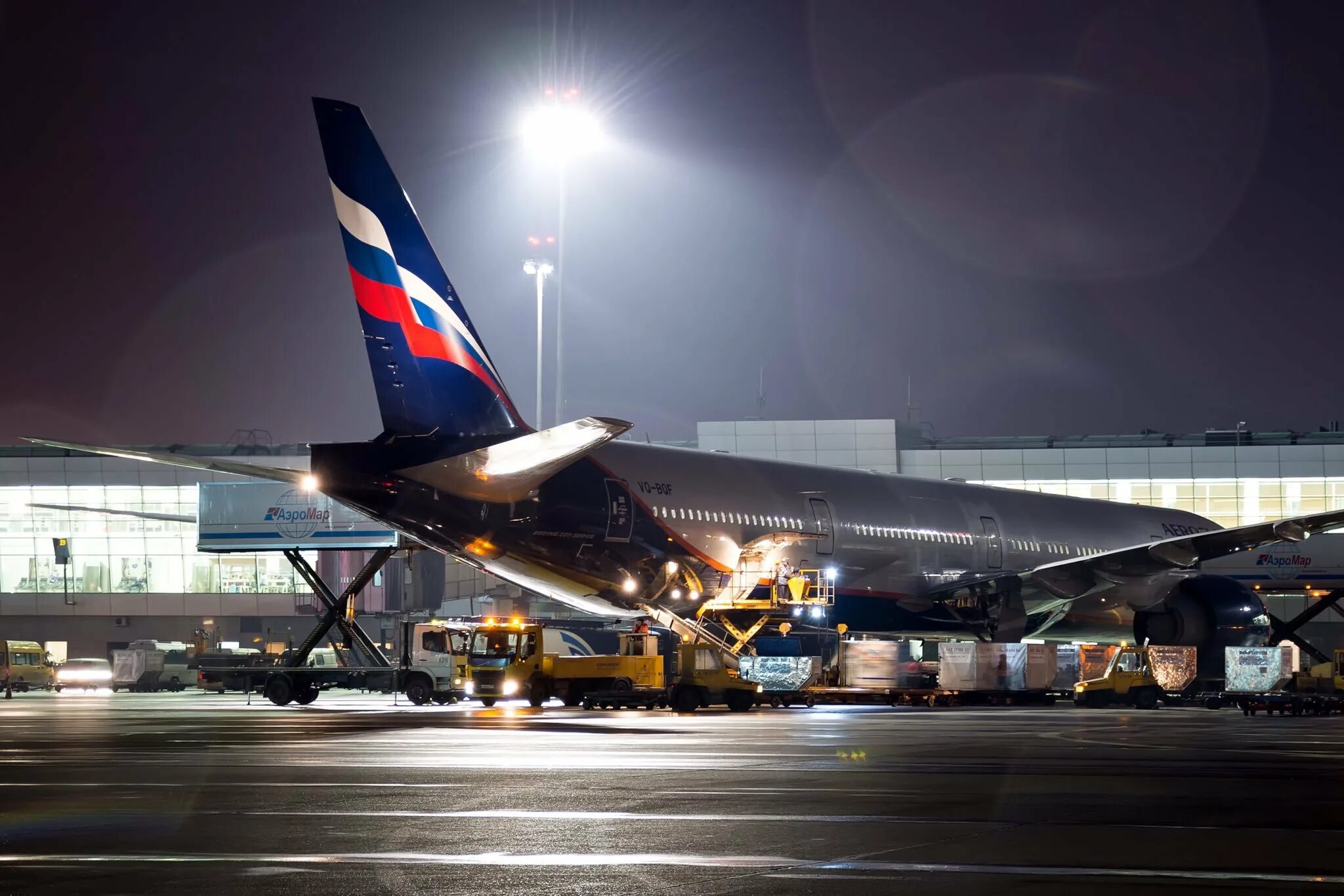 Шереметьево бангкок сегодня. Аэропорт Москва Шереметьево. B777 Шереметьево. АВИАПОРТ Москва Шереметьево. Аэропорт Москва Шереметьево ночной.