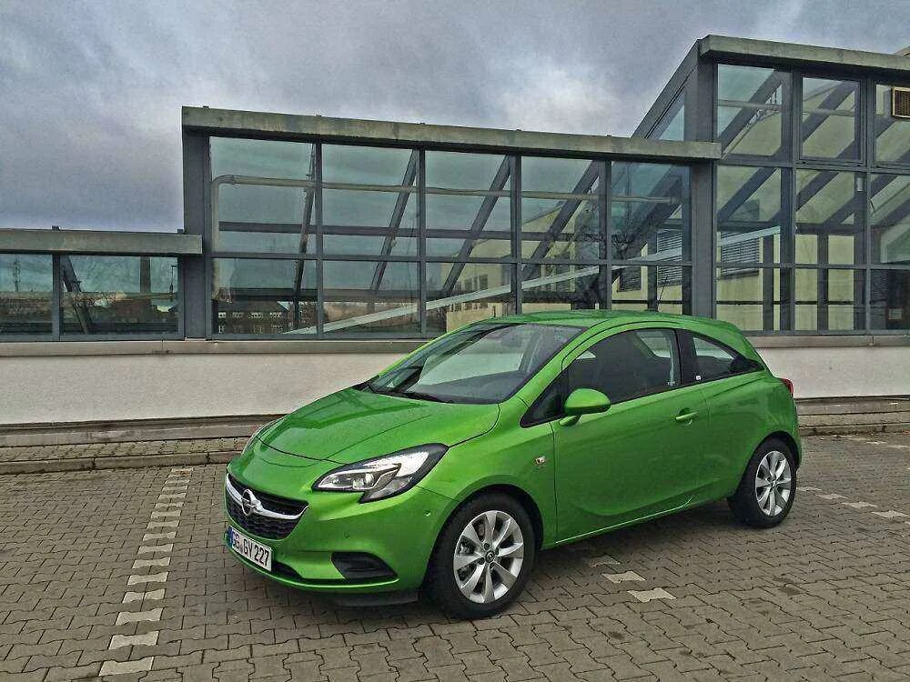 Opel corsa автомат. Opel Corsa 2014 Green. Опель Корса зеленая. Opel Corsa d салатовый. Опель Корса салатовая 4 дверная 2007.