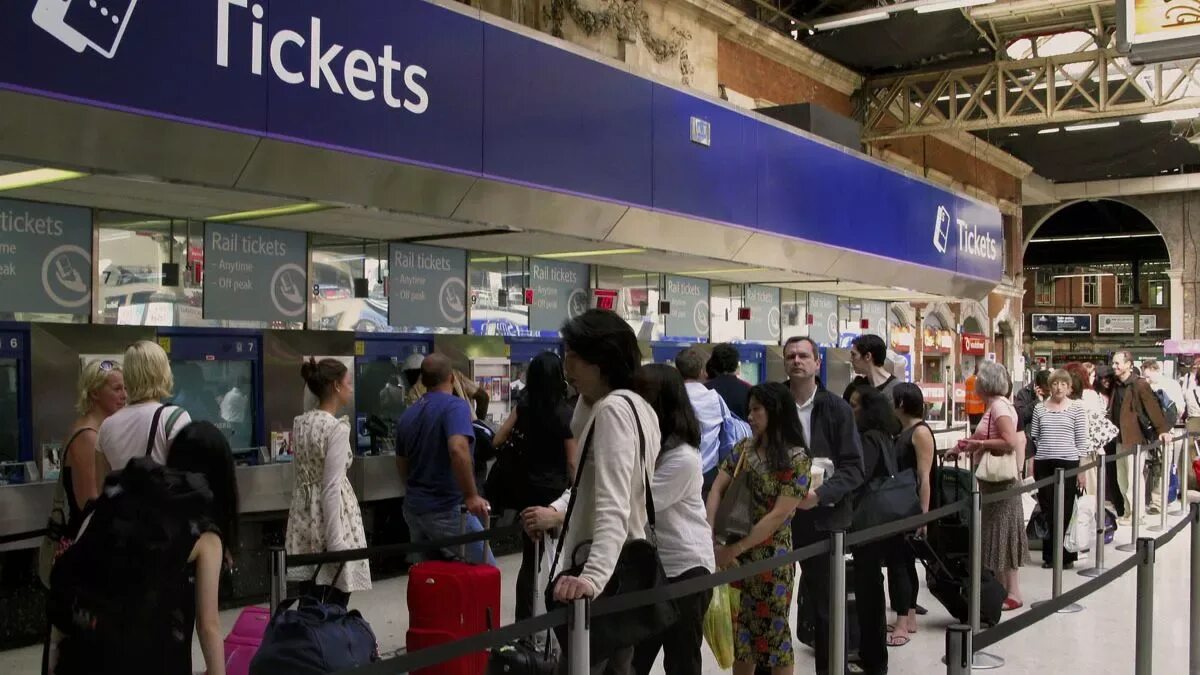 Кассы в Европе. Ticket Office. Ticket Office Airport. Buying a Train ticket.