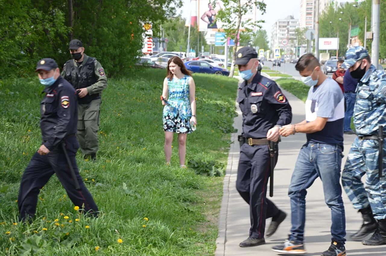 Новости татарстана криминал. Полицейские в лесу. Полицейские в Казани. Полиция Татарстана. Преступность в Казани.