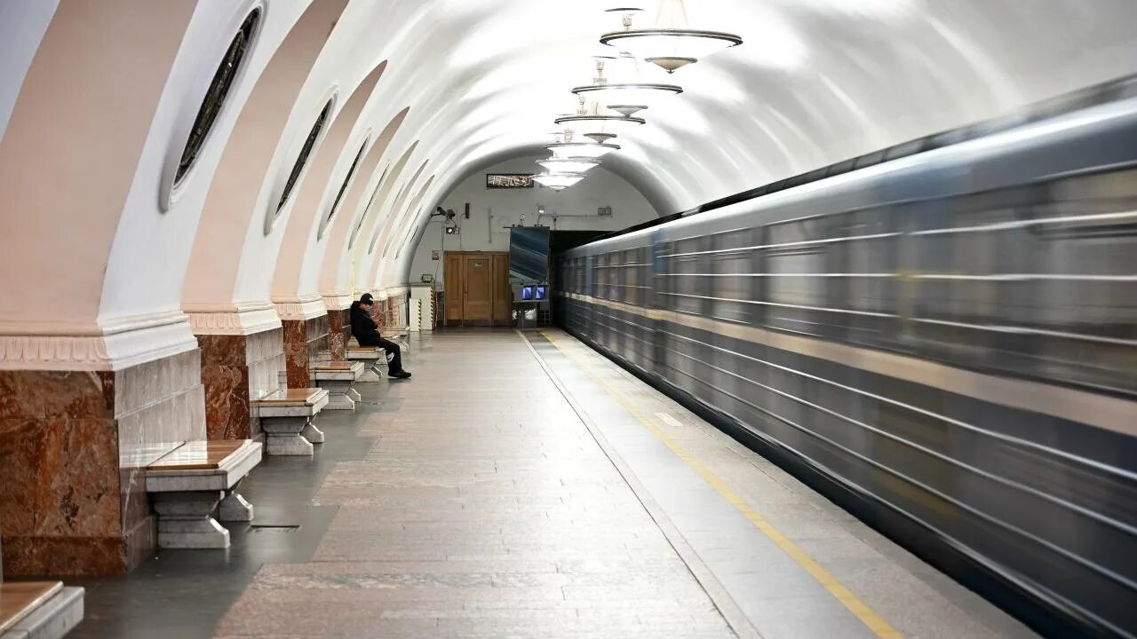 Работа метро в санкт петербурге 31 мая. Петербургский метрополитен. метро спб 2007 год. станции оранжевой ветки метро спб. школа метрополитена спб.