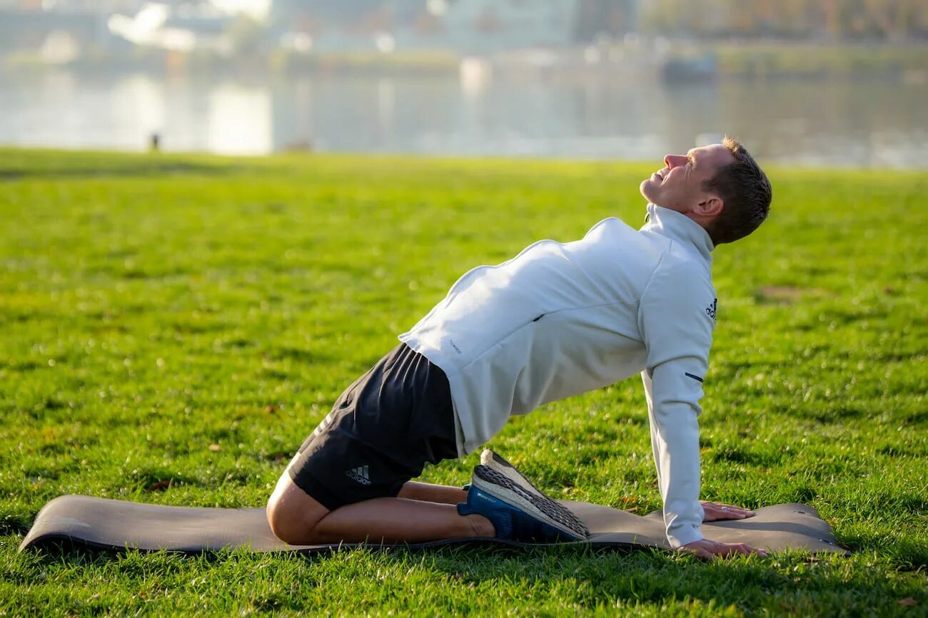 Better stretching. Разминка и заминка для бега. Что такое заминка в беге. Заминка для легкоатлетов. Разминка перед пробежкой упражнения.