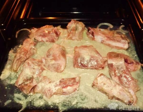 Свиные хрящики в духовке. Свиные рёбрышки с хрящиками. Картошка тушеная с ребрышками свиными. Свиные хрящи рецепты. Свиные хрящи в духовке.