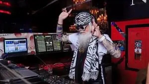 дед диджей. старики диджеи. дедушка диджей казимир. дедушка диджей. старики диджеи.