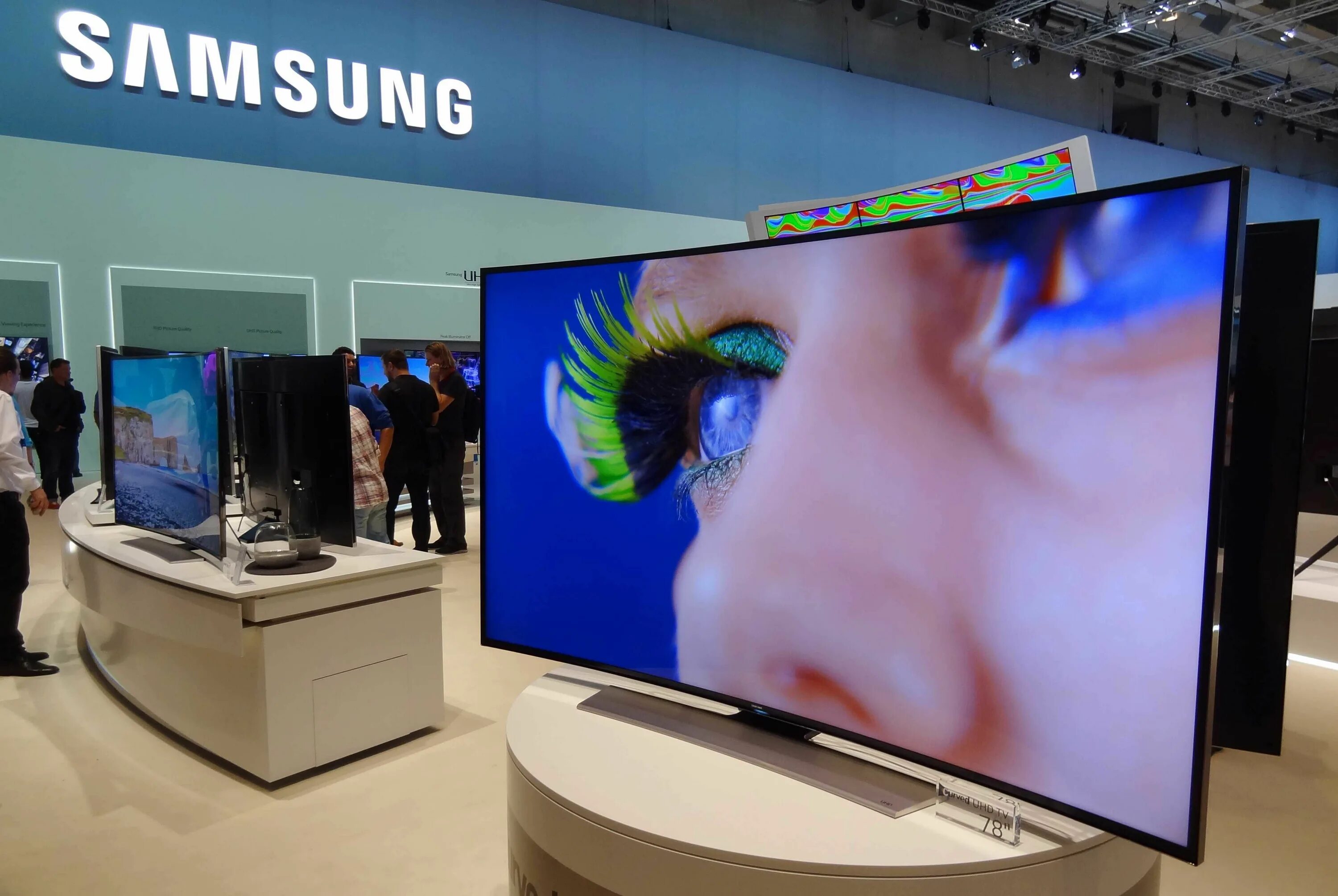 Качество телевизора самсунг. Samsung display 2022. Samsung Smart TV 2021. Телевизоры самсунг 2022. Самсунг олед.