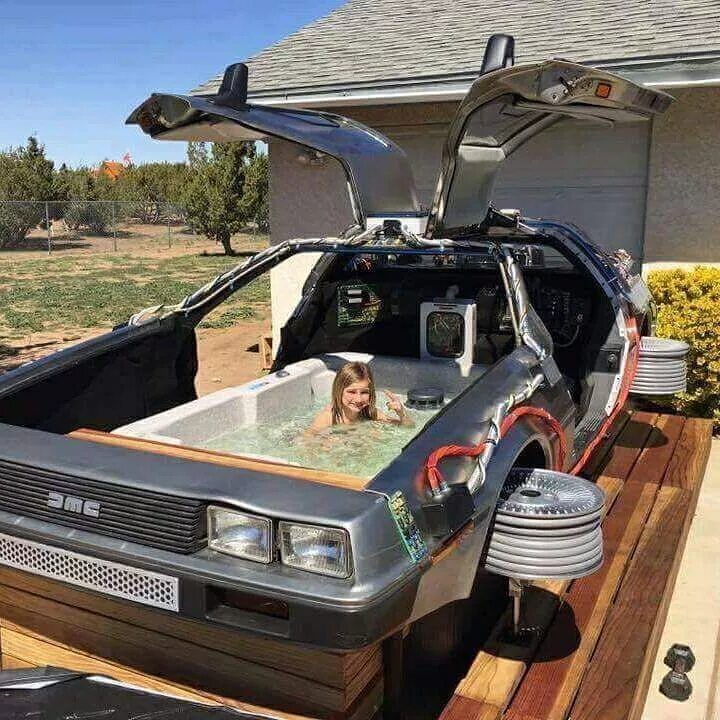 Д лориан машина времени. Delorean dmc-12 назад в будущее 2. Делориан 3. Делореан дмс12 назад в будущее. Делориан назад в будущее.
