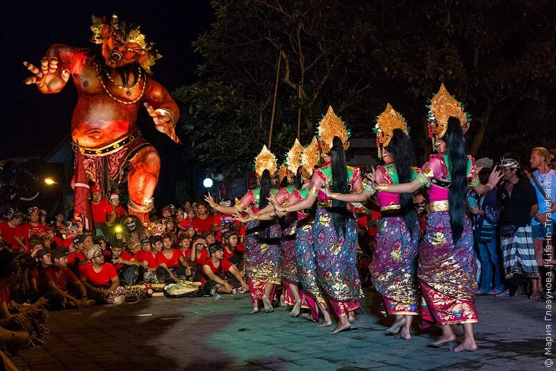 Парад ого ого. Ньепи на Бали. Галунган на Бали. Ньепи новый год на Бали. Балийский праздник Ньепи.