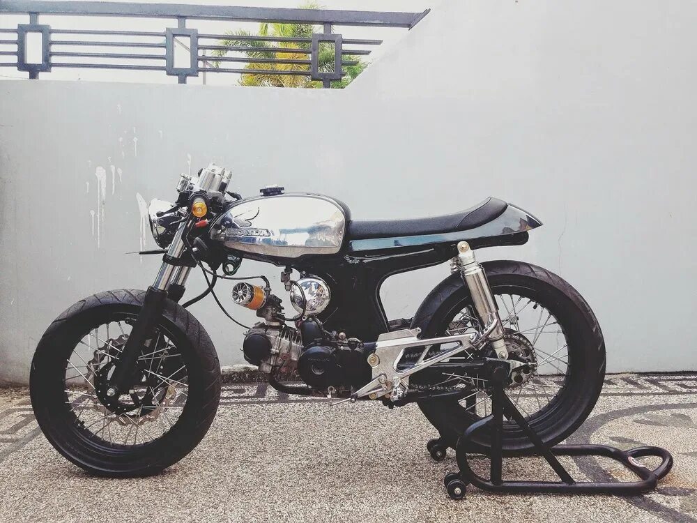 Мопеда альфа своими руками. Honda s90 Cafe Racer. Alpha 110 Cafe Racer. Мопед Альфа Cafe Racer. Alpha Cafe Racer 110 кастом.