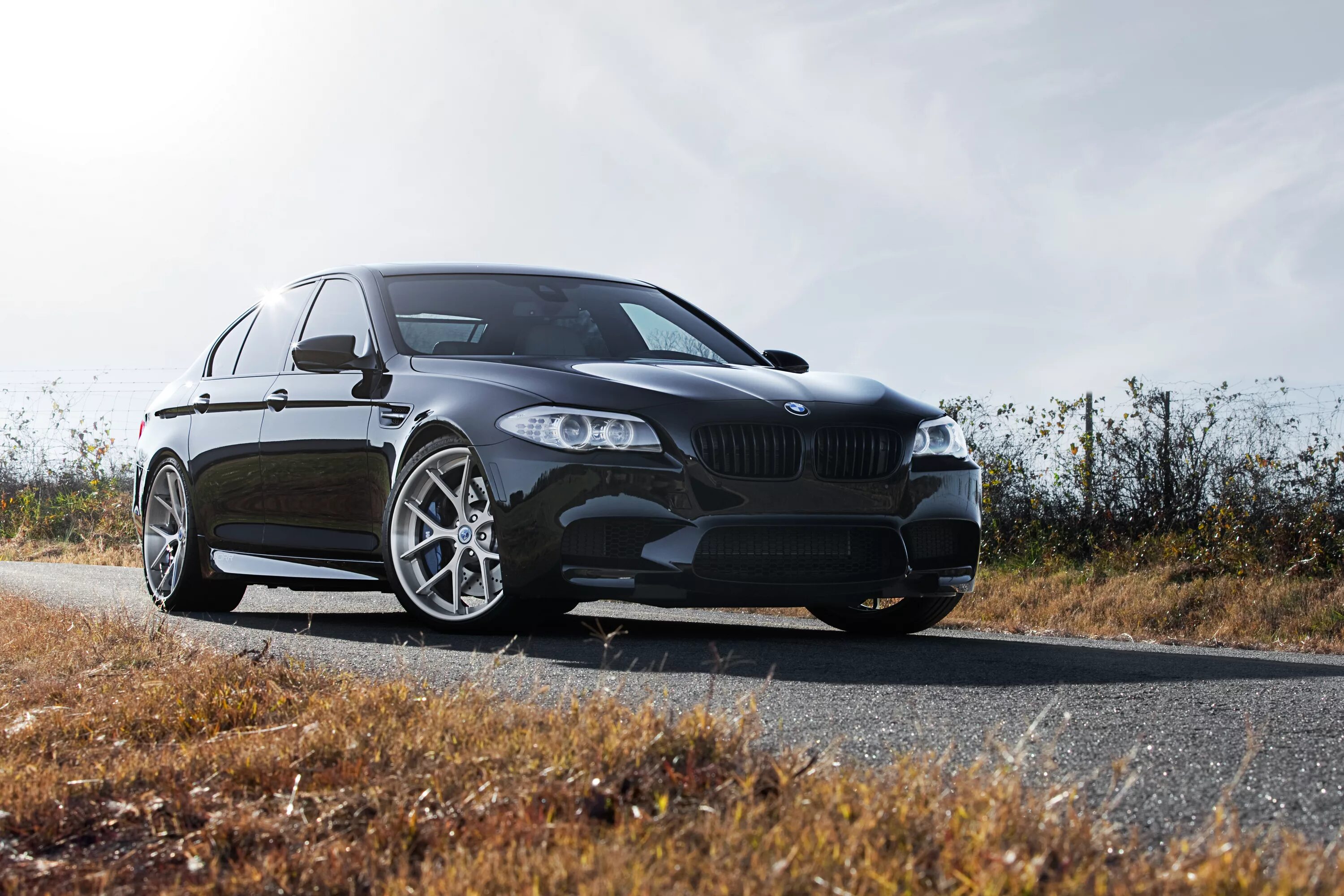 Бмв 5 обои. BMW m5 f10. BMW m5 черная. BMW m5 f10 черная.