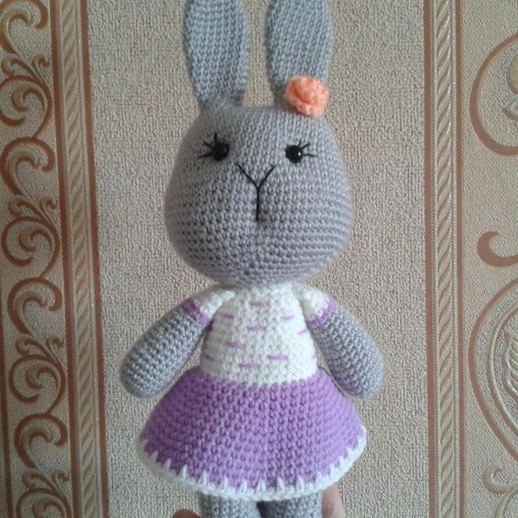Вязаные игрушки марины. Вязаные игрушки из мохера. Плюшевый зайка марины григоревской. Мастерская вязаных игрушек. Вязаные игрушки марины.