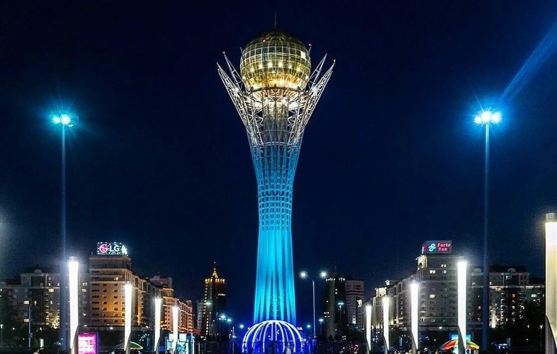 Показать время астаны. Казахстан монумент Байтерек. Столицы-монумента Астана-Байтерек. Байтерек Нурсултан. Байтерек Астана ночью.