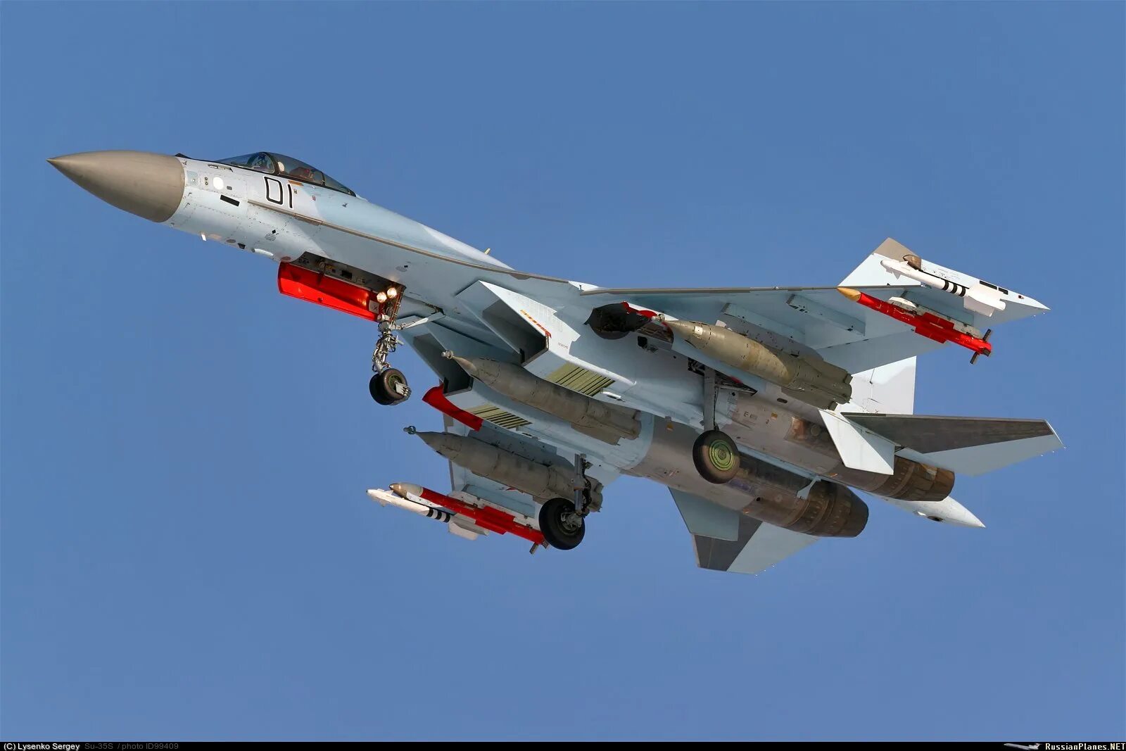 Истребитель оружие. Су-35 в Сирии. Истребитель Су-35. Су-35 двухдвигательный реактивный самолёт. Су-35 истребитель вооружение.