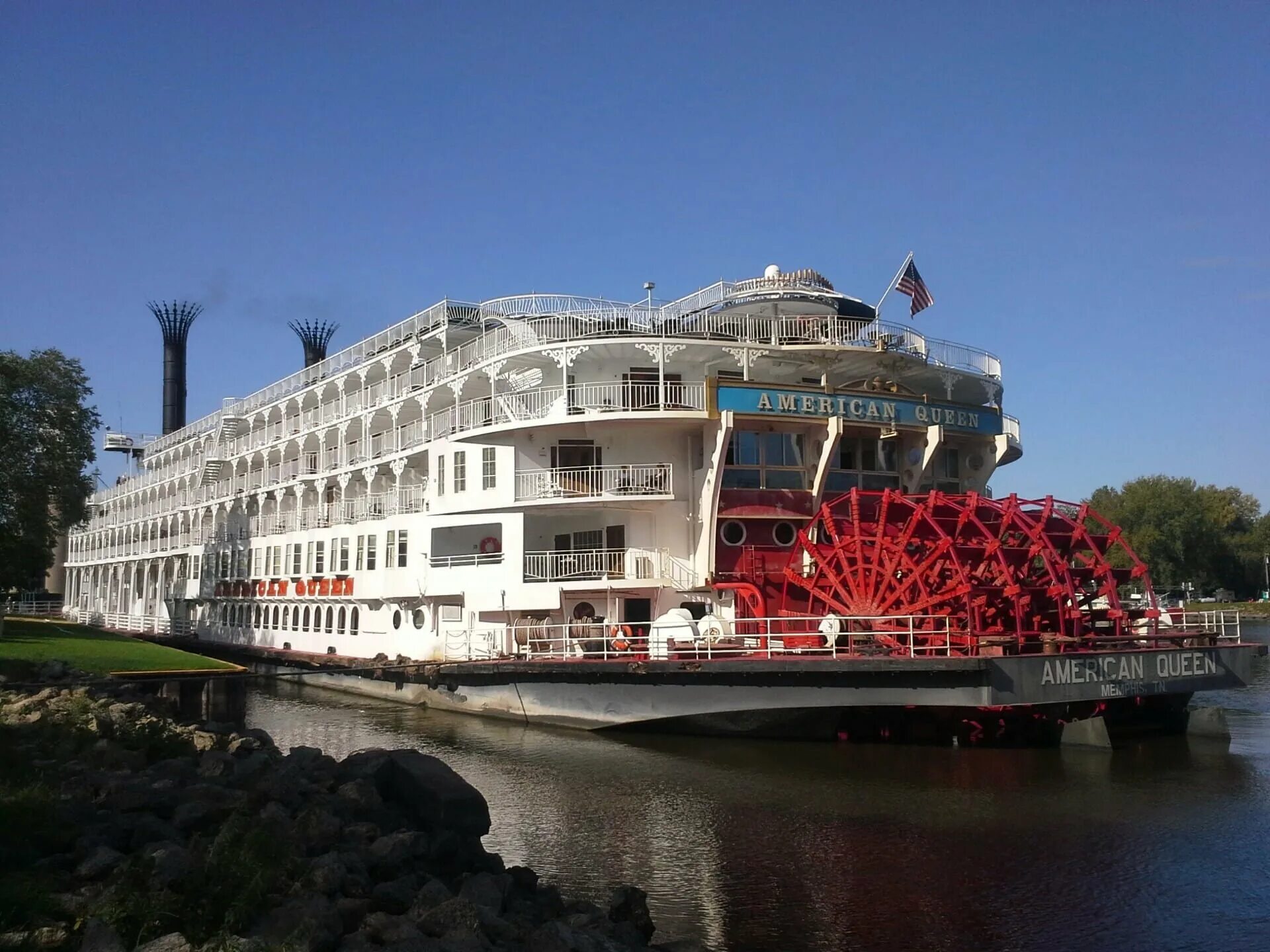 American Queen пароход. Колесные пароходы Миссисипи. Queen Mississippi пароход. Теплоход Миссисипи.