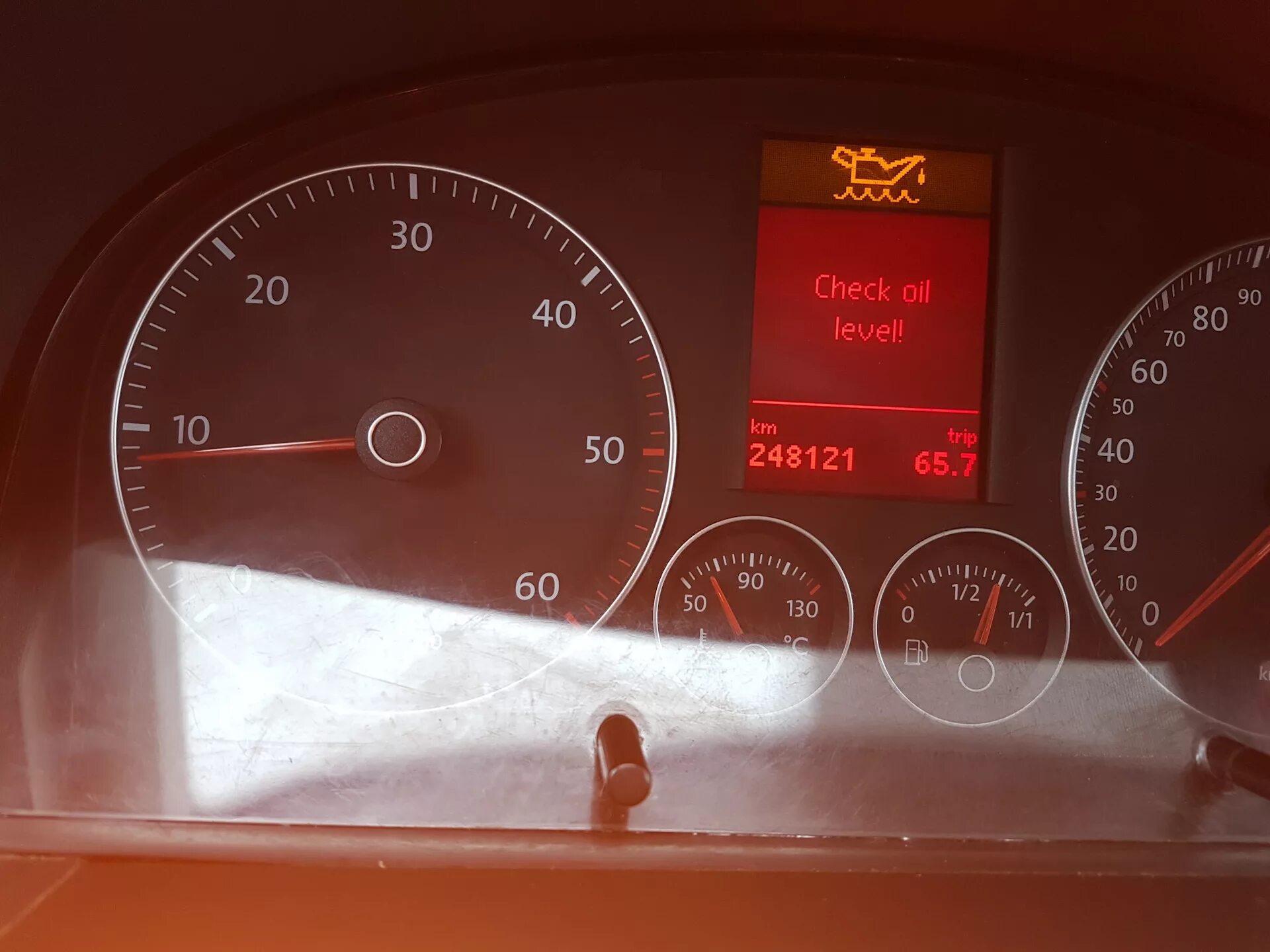 Загорелась желтая масленка. Желтая масленка пассат б6. vw passat b6 1.8 tsi желтая масленка на панели. check oil level passat b6.