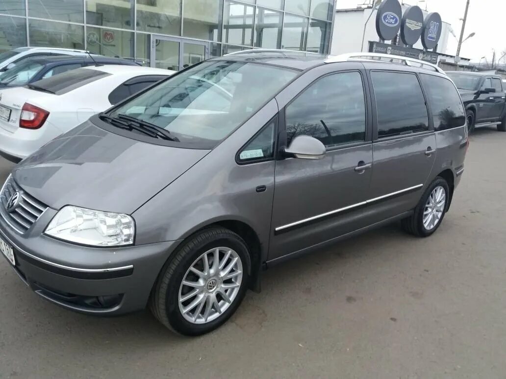 Фольксваген шаран 1 купить. Volkswagen Sharan i Рестайлинг 2. Фольксваген Шаран 2008. Фольксваген Sharan 2008. Фольксваген Шаран 2008 года.