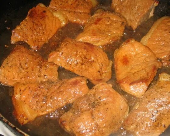 Мясо в фольге с грибами и помидорами. Маринад для свинины в духовке кусочками. Мясо кусочками в духовке. Маленькие кусочки свинины. Сочная свинина запеченная в духовке.