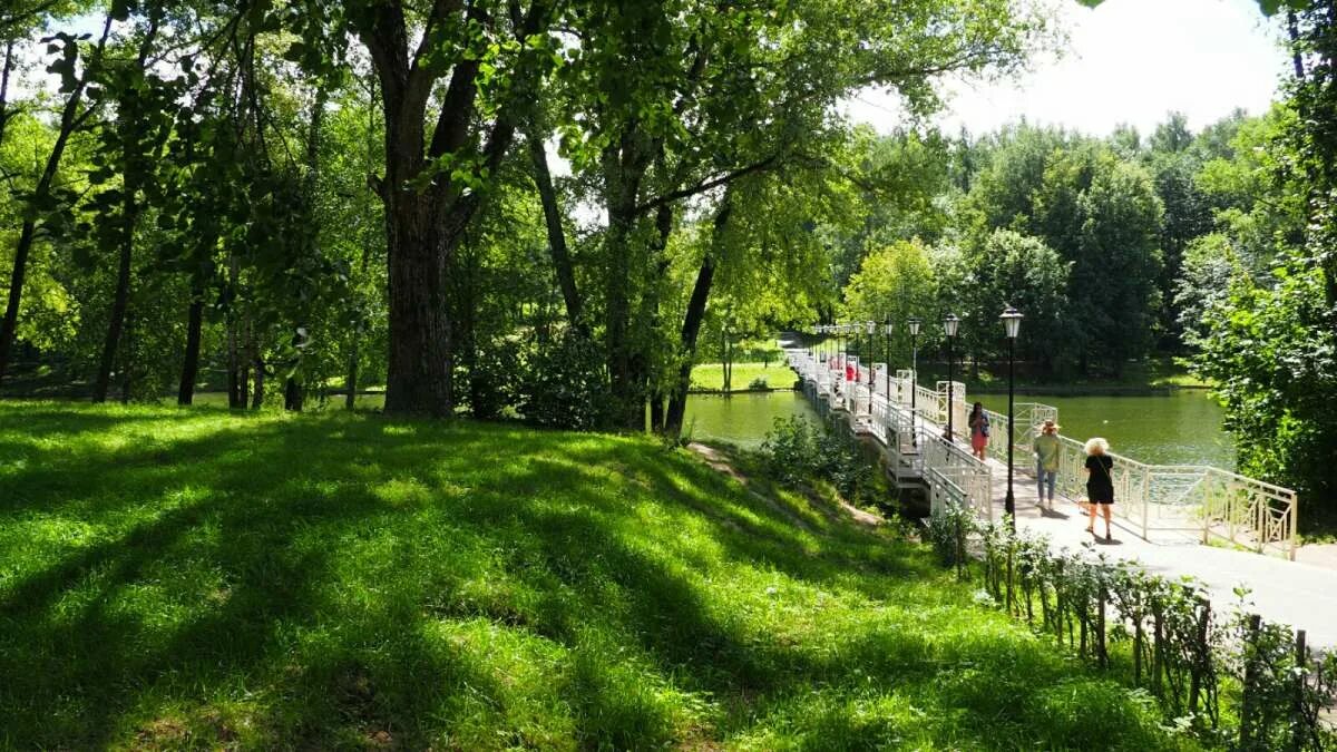 парк соловьиная роща смоленск. где погулять в смоленске. где можно погулять в смоленске. смоленск красивые места. парк 1100 летия смоленска фото.