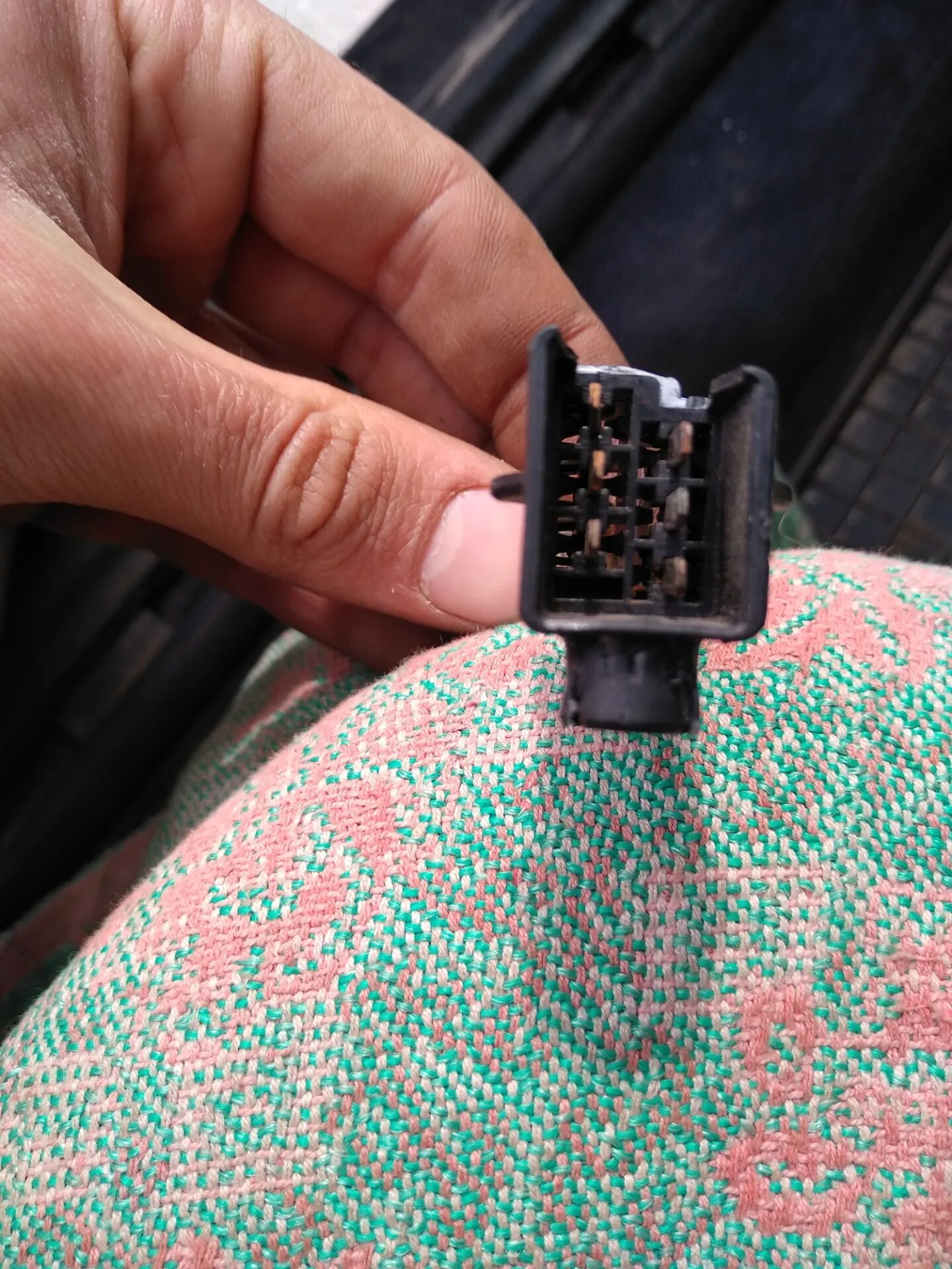 штекер на противотуманки audi a6 2001. разъём электроручника ауди а6 с6. а6 с5 фишки. реле стеклоподъёмников ауди 80. концевик ауди а6 с5.