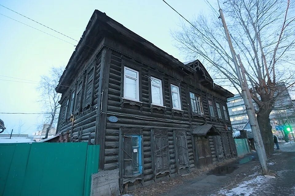 Бараки центр. Красноярск бараки. деревянный дом красноярск барак. бараки пирогова екатеринбург. бараки в центре кирова.