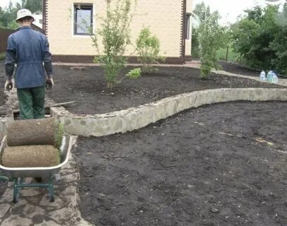 Как выровнять участок с уклоном своими руками
