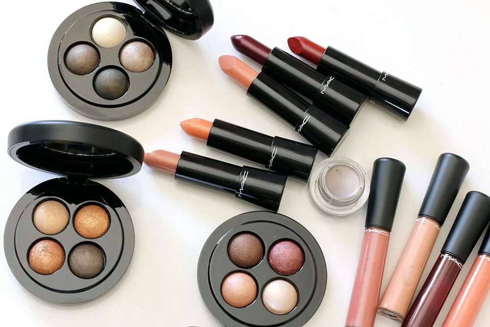 Mac collection. Косметика мас. Профессиональная косметика Mac. Косметика осенняя коллекция. Мак косметика макияж.