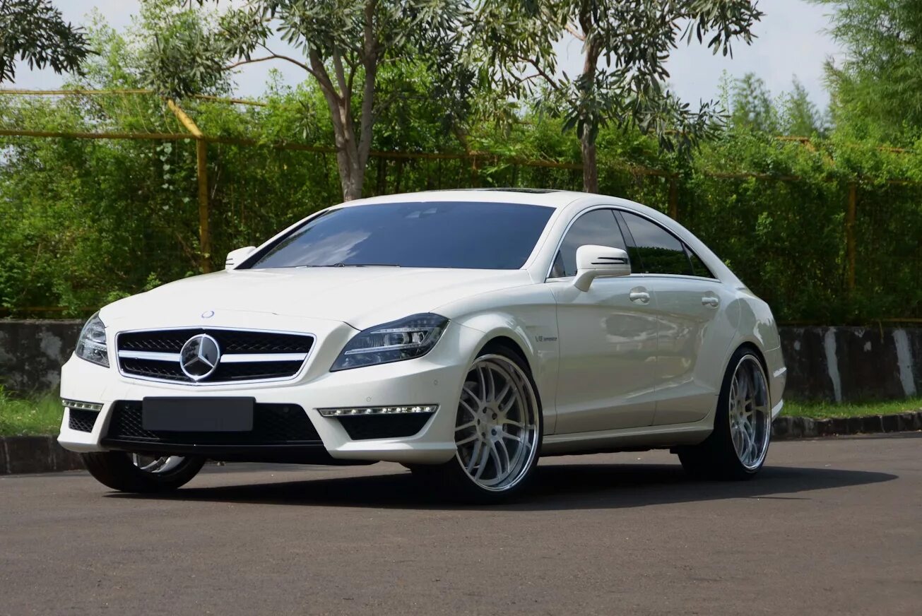 Mercedes 218. Мерседес Бенц CLS 63. Mercedes CLS 63 AMG. Mercedes-Benz CLS 63 w218. Mercedes Benz CLS 63 AMG 2012.