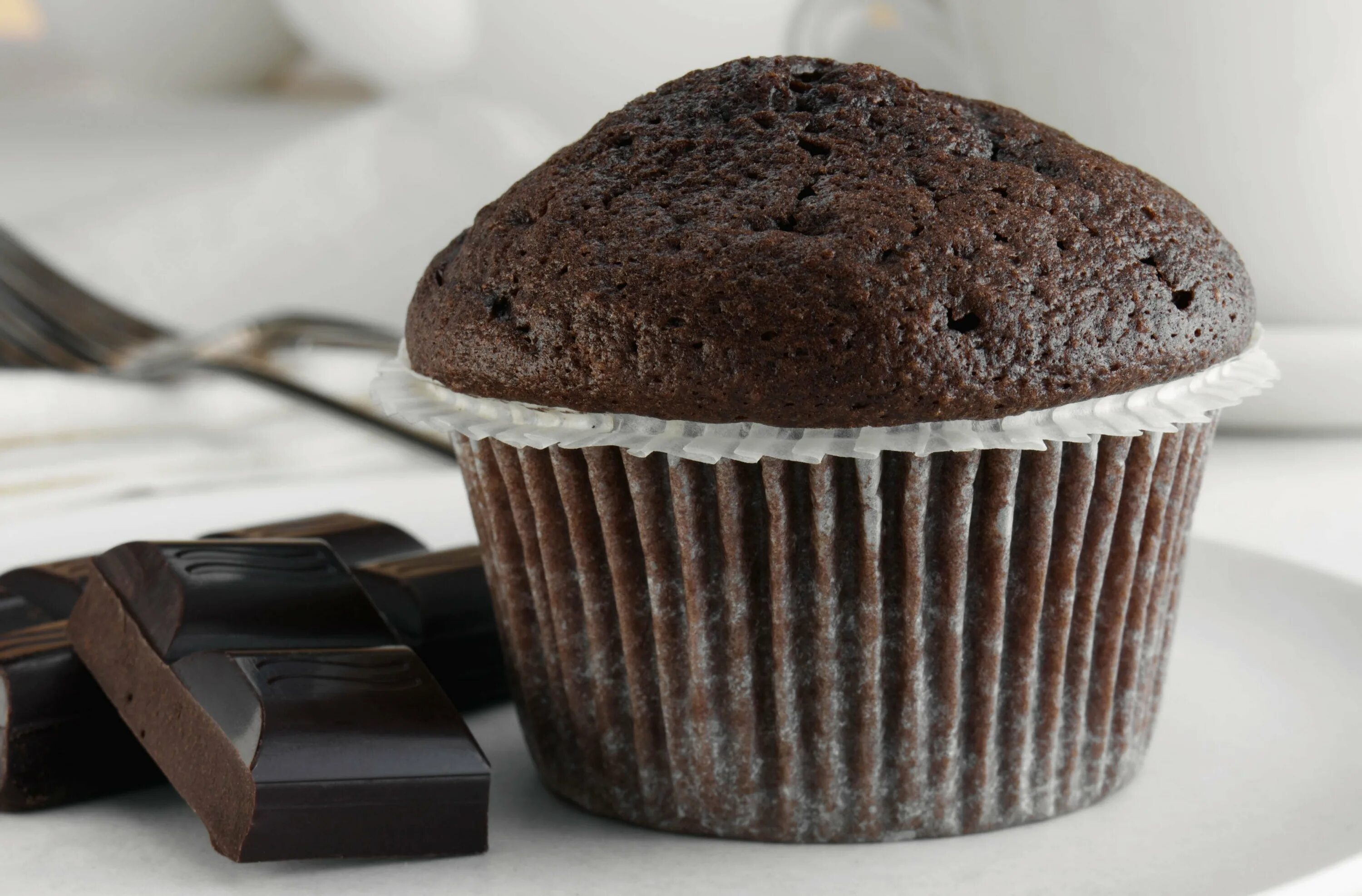 Простой шоколадный кекс с какао. Muffin Cake шоколадные. Маффин шоколадный. Шоколадный кекс. Кекс с шоколадом.