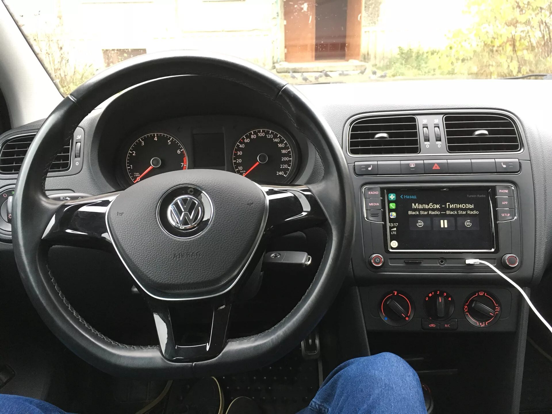 Магнитола VW Polo sedan 2015. Штатная магнитола VW Polo 2015. Поло 2015 штатная магнитола. Магнитола Фольксваген поло 2010. Автомагнитола фольксваген поло