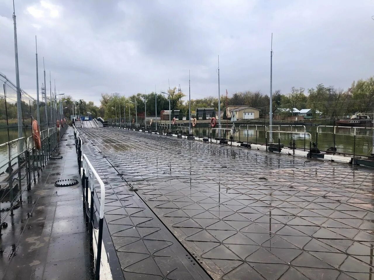 Понтонный мост в ростове на дону на зеленый остров. Понтонный мост нахичевань. Понтонный мост ростов на дону. Понтонный мост ростов. Понтонный мост ростов на дону.