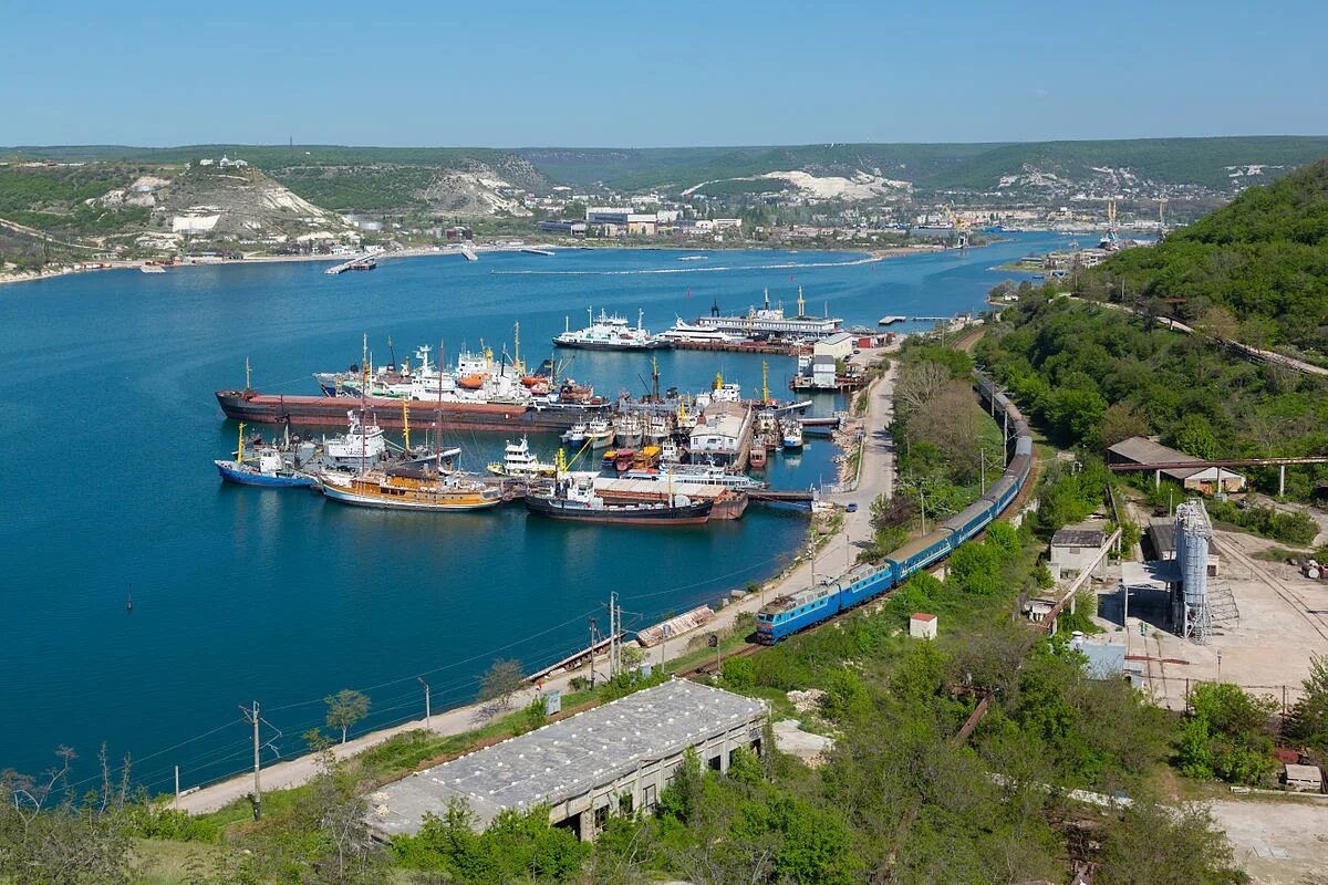 Инкерманская бухта Севастополь. Инкерманская бухта в Крыму. Севастополь Севастопольская бухта. Ахтиарская бухта в Севастополе.